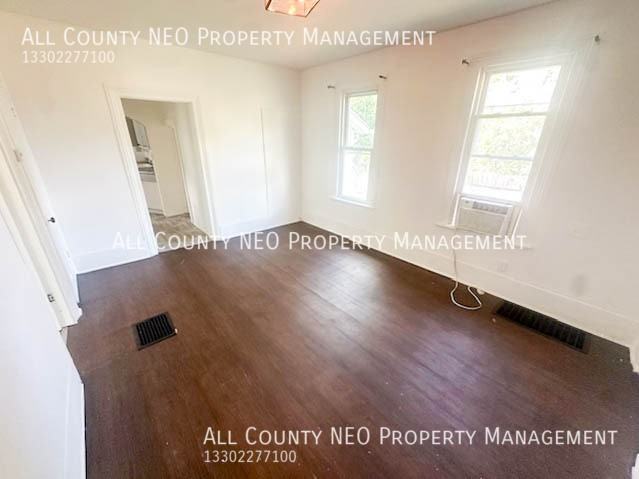 680 Sumner St - Photo 4 of 17