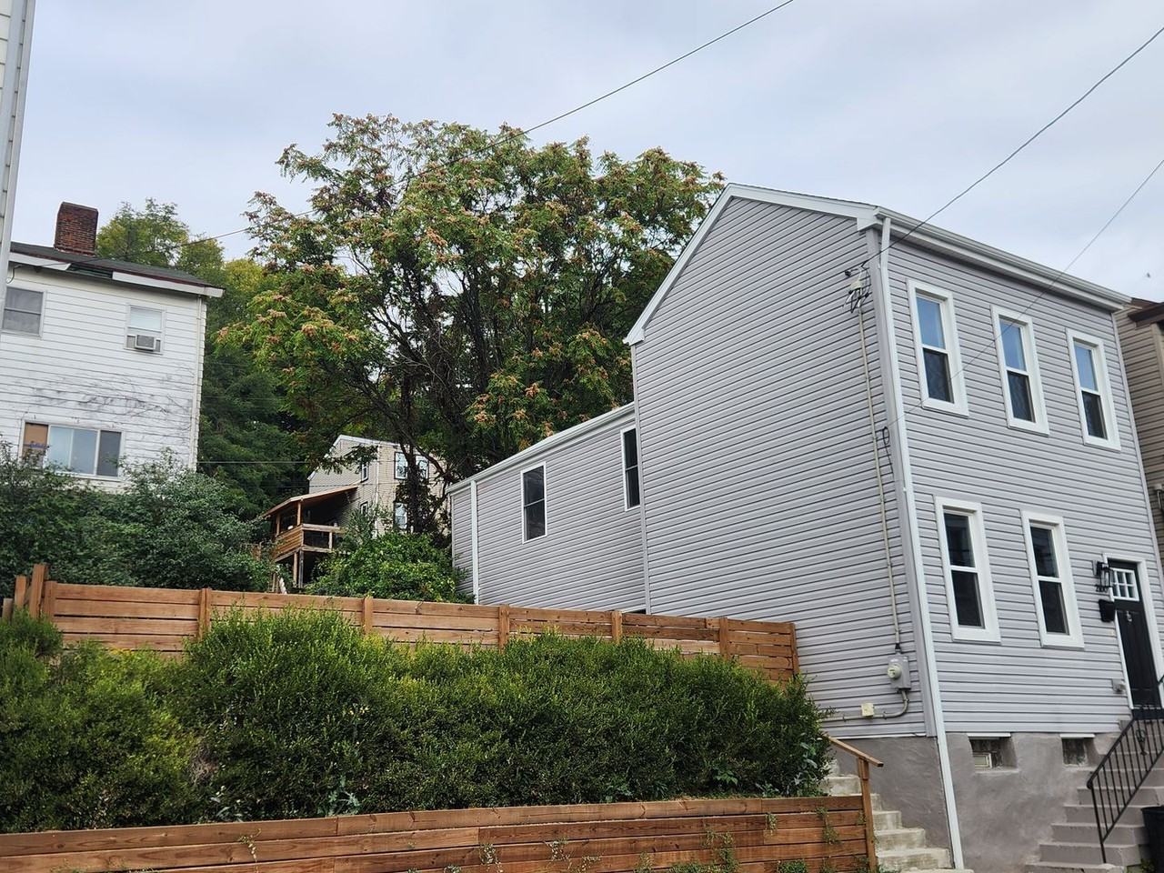 2100 Straubs Ln - Photo 3 of 38