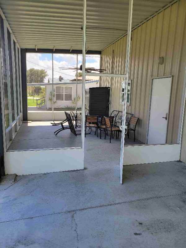 1044 Lowry Ln - Photo 3 of 8