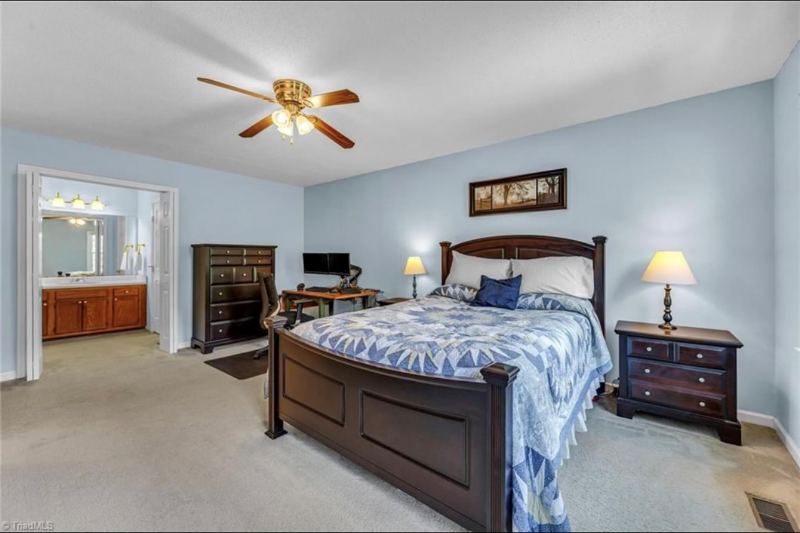 5 Stoney Glen Pl - Photo 2 of 10