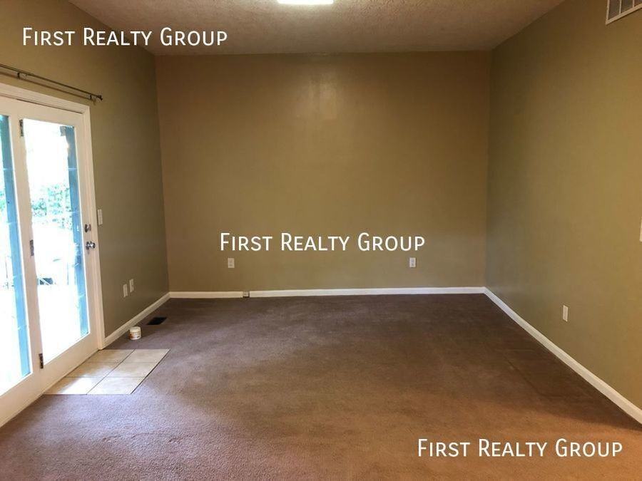 150 E Market St - Photo 2 of 14
