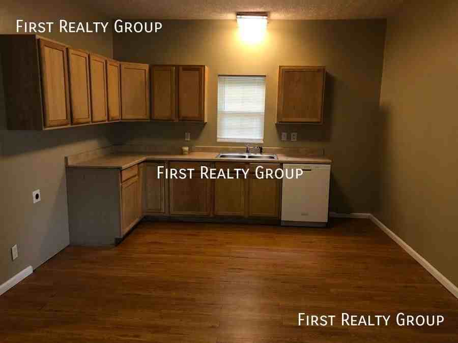 150 E Market St - Photo 3 of 14