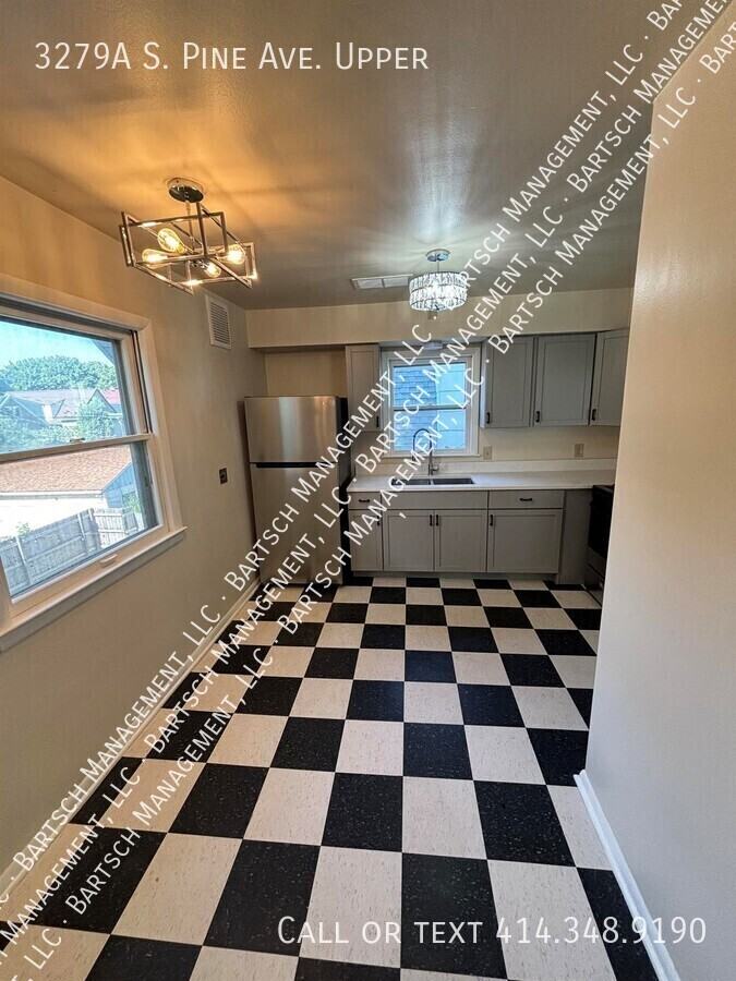 3279A S Pine Ave Uppr - Photo 3 of 18