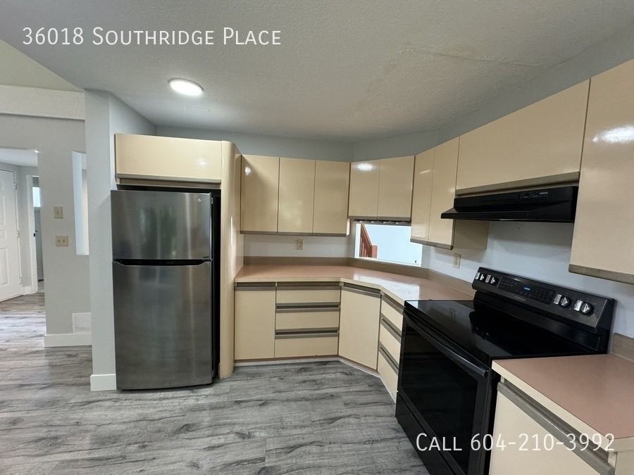 36018 Southridge Pl - Photo 2 of 16