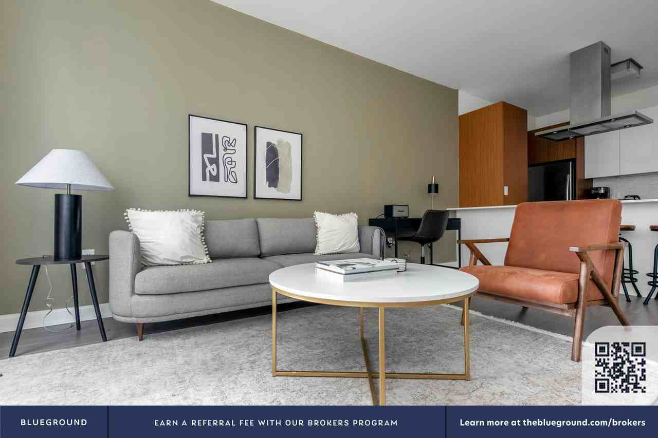 500 North Lake Shore Drive - Photo 5 of 39