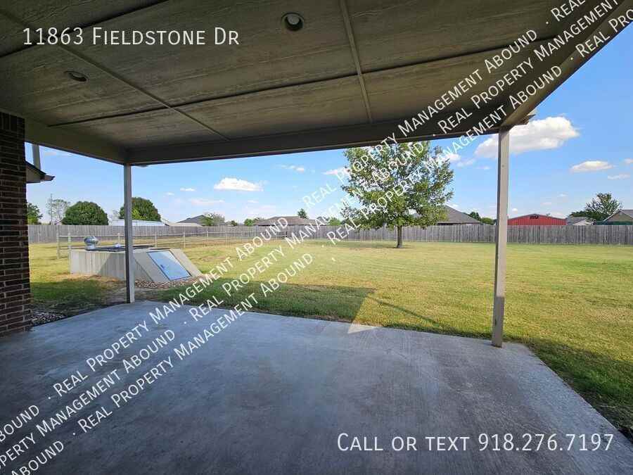 11863 Fieldstone Dr - Photo 2 of 45