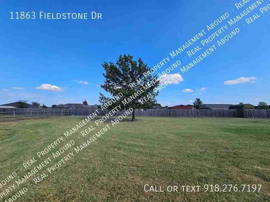 11863 Fieldstone Dr - Photo 3 of 45