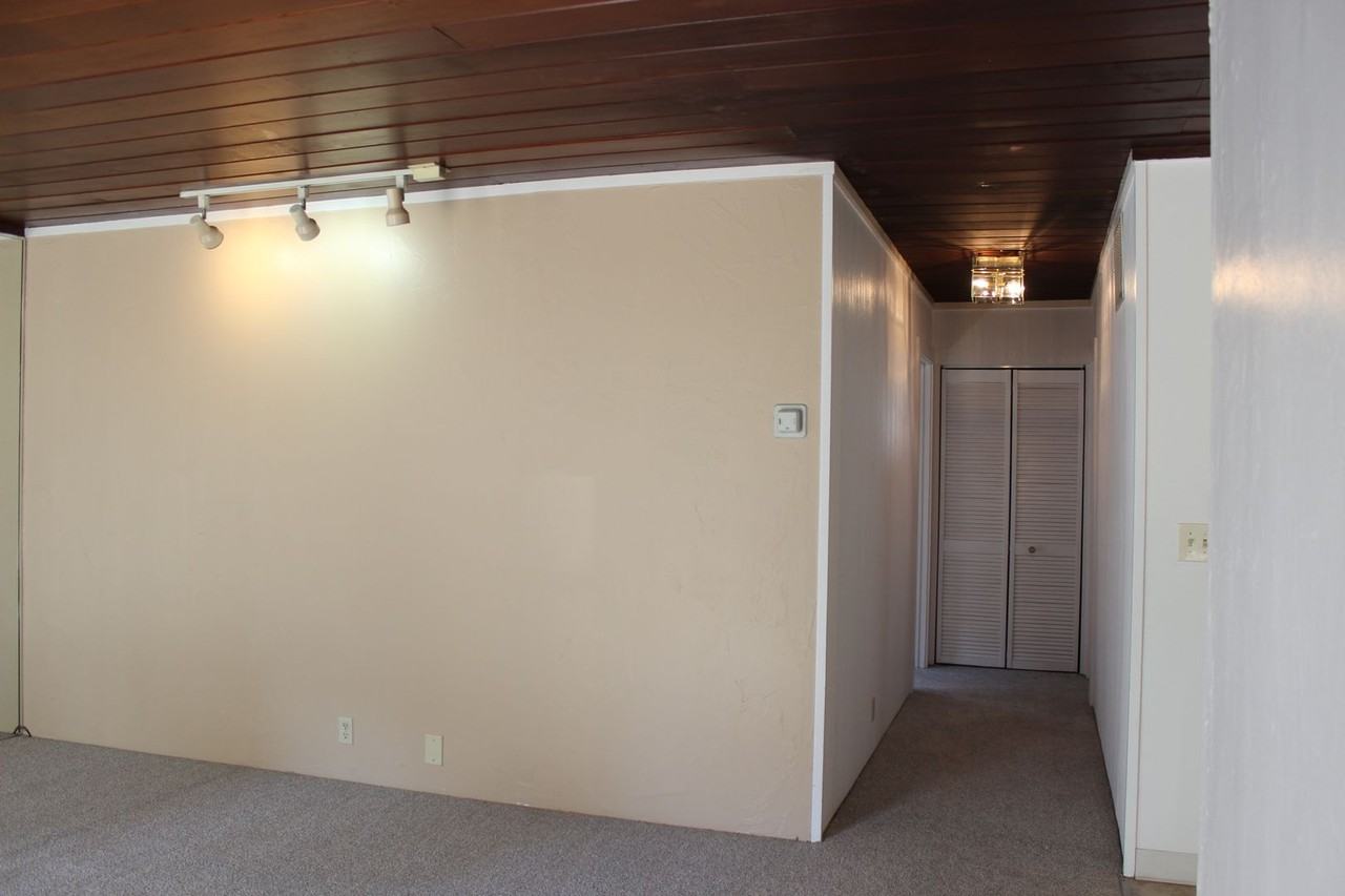 1436 Hillside Dr - Photo 3 of 9