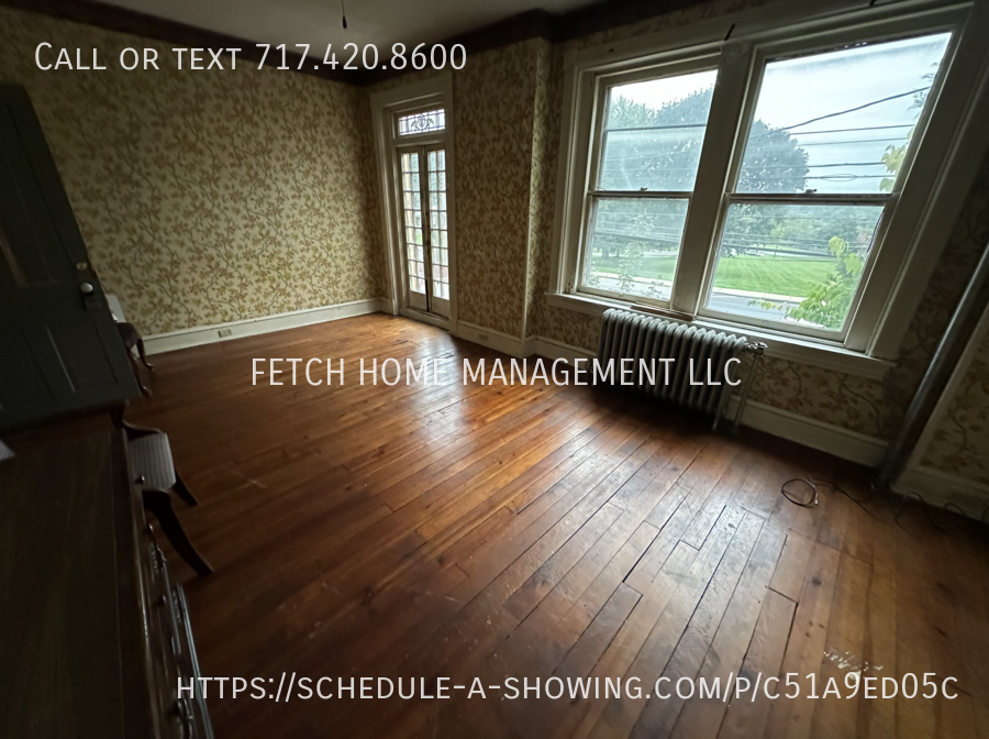 911 E King St #4