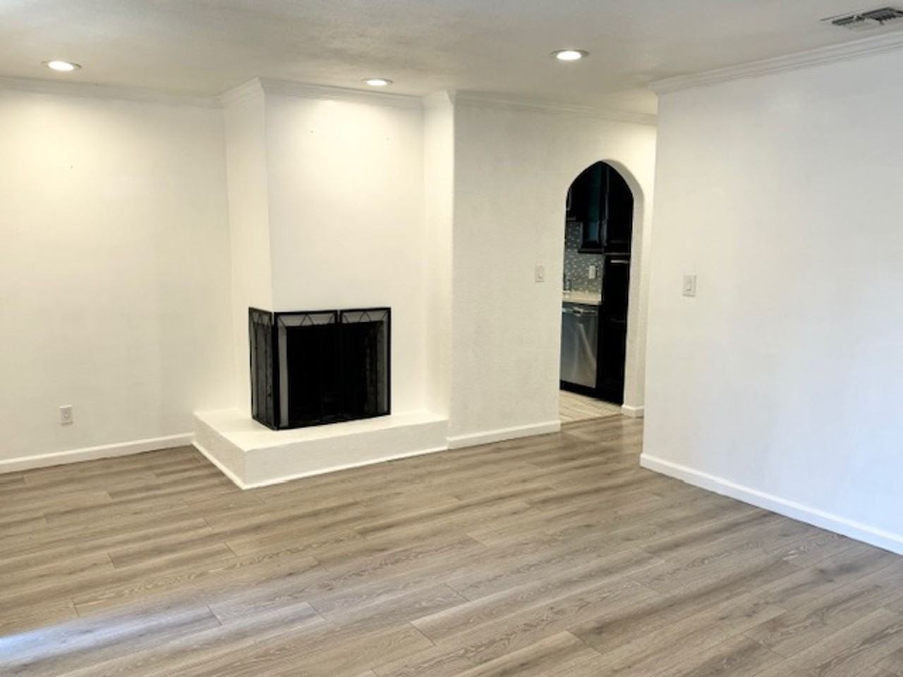 6479 Linn Way - Photo 4 of 20