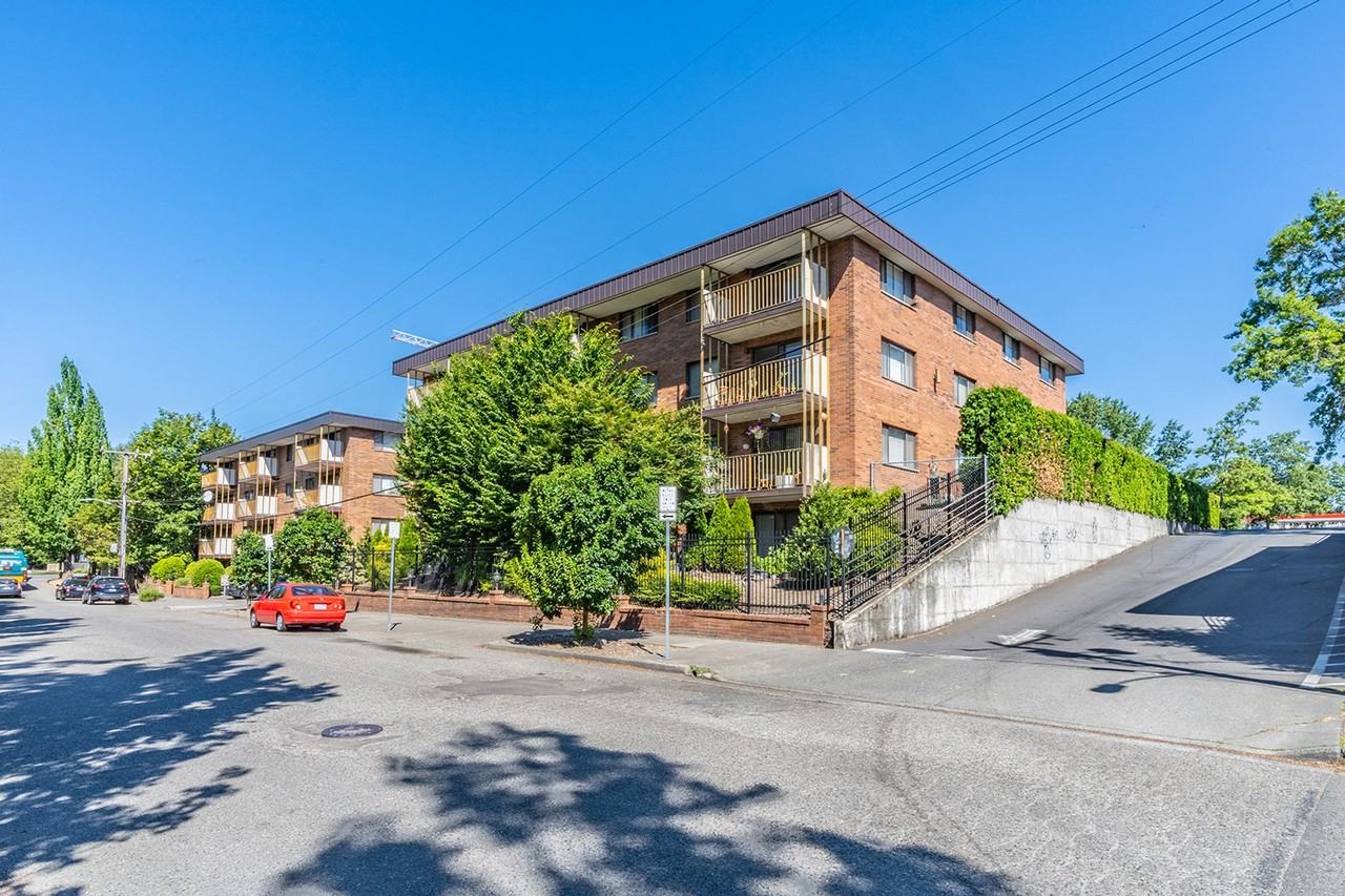 Jackson Manor - Photo 3 of 4