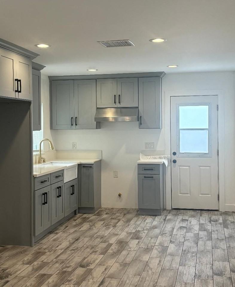 3539 Travis Ave - Photo 3 of 9