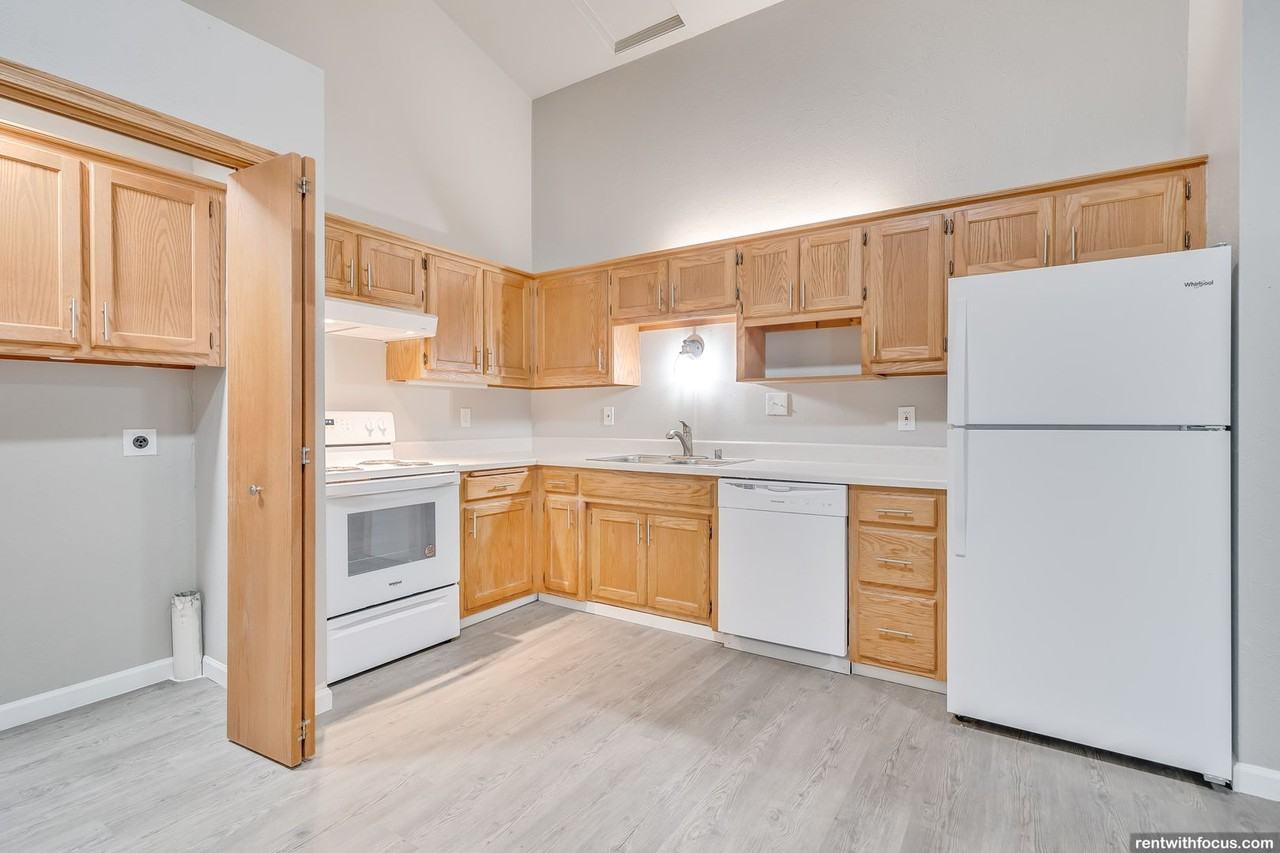 Allouez Townhomes Apartments 3835 E River Dr, Allouez, WI 54301 Zumper