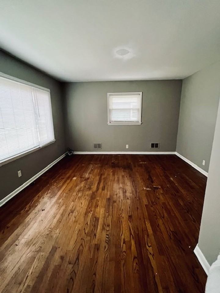 4903 38th Ave. - Photo 2 of 9