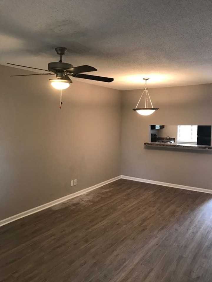 Jac Lyn Apartments - Photo 6 of 12