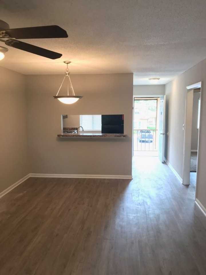 Jac Lyn Apartments - Photo 7 of 12