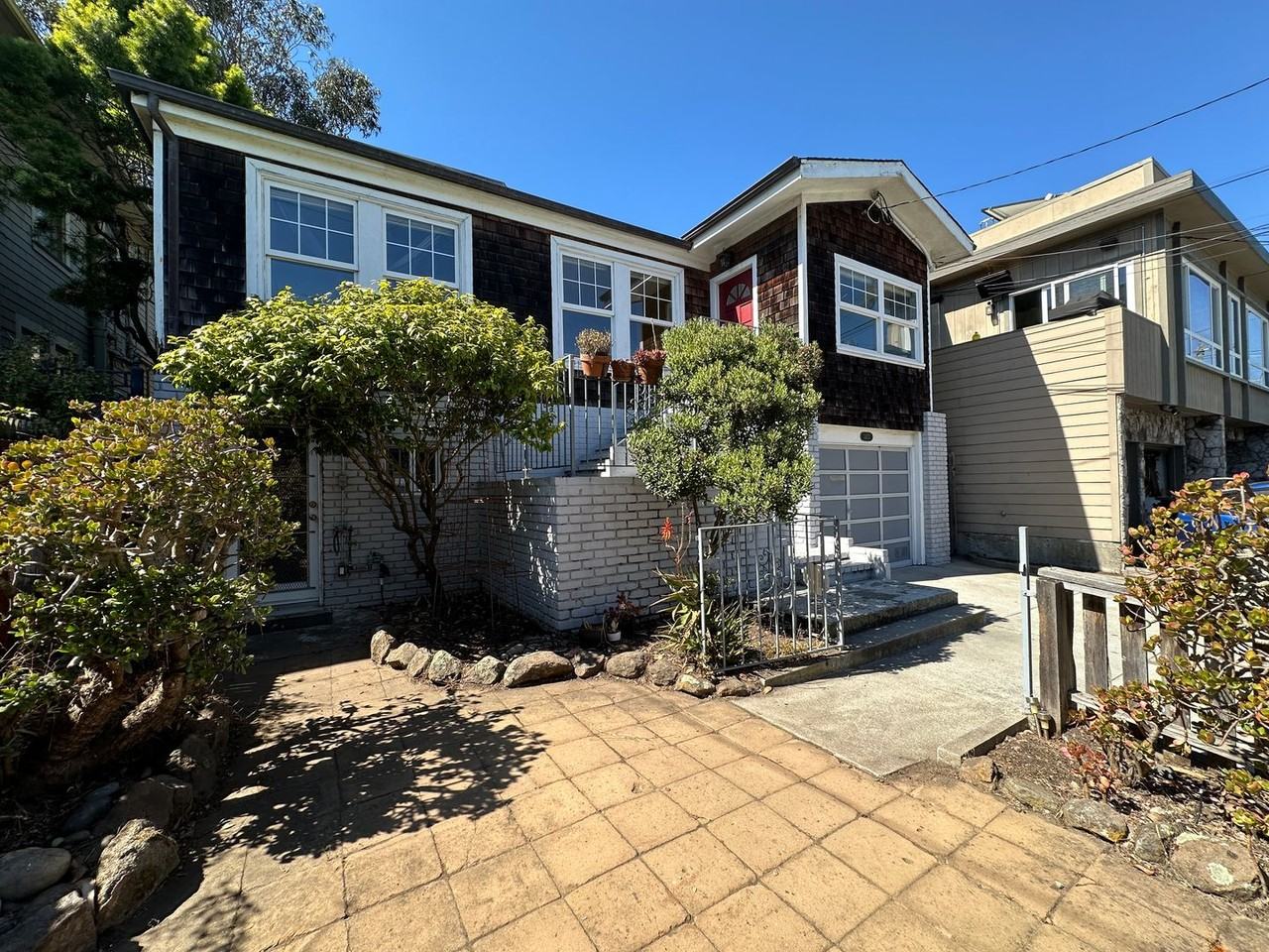 1473 44th Ave - Photo 2 of 21