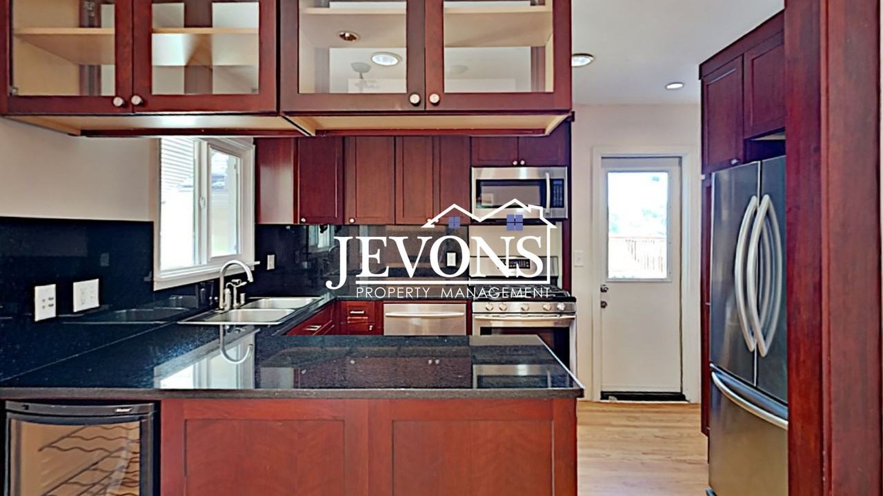 2130 Montvale Pl W - Photo 3 of 44