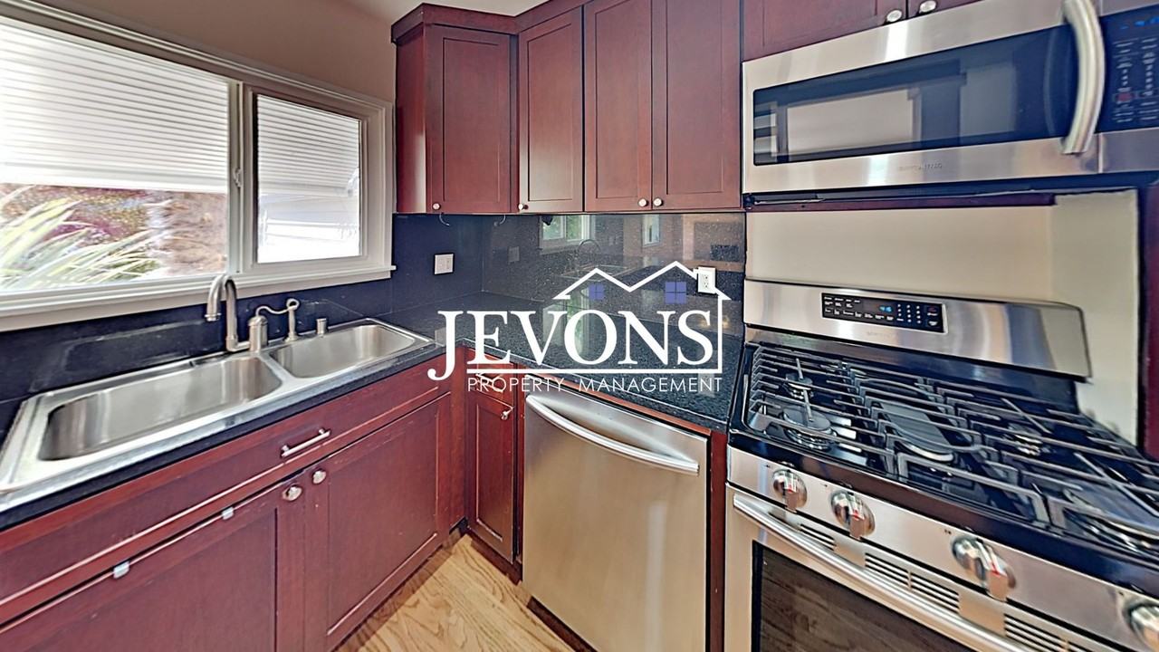 2130 Montvale Pl W - Photo 4 of 43