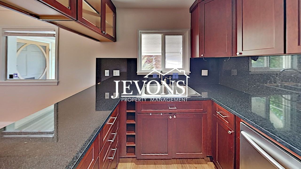 2130 Montvale Pl W - Photo 5 of 43