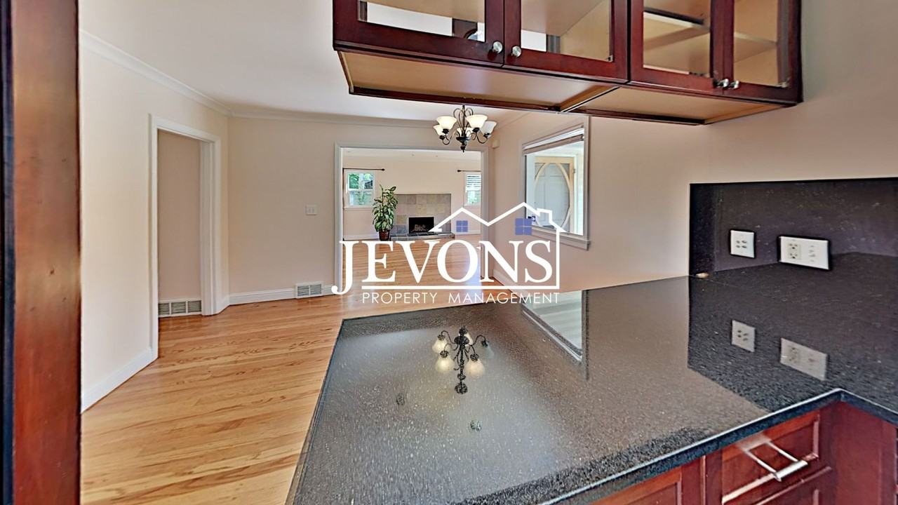 2130 Montvale Pl W - Photo 7 of 43