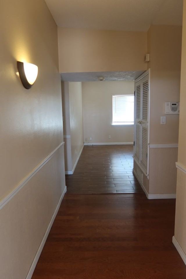 5740 Devon Ave - Photo 3 of 15