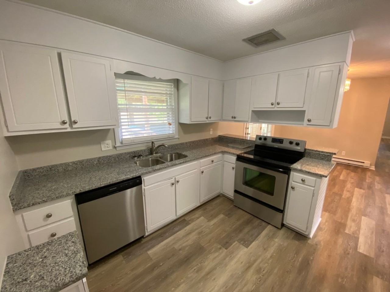 3819 Weyburn Rd - Photo 5 of 16