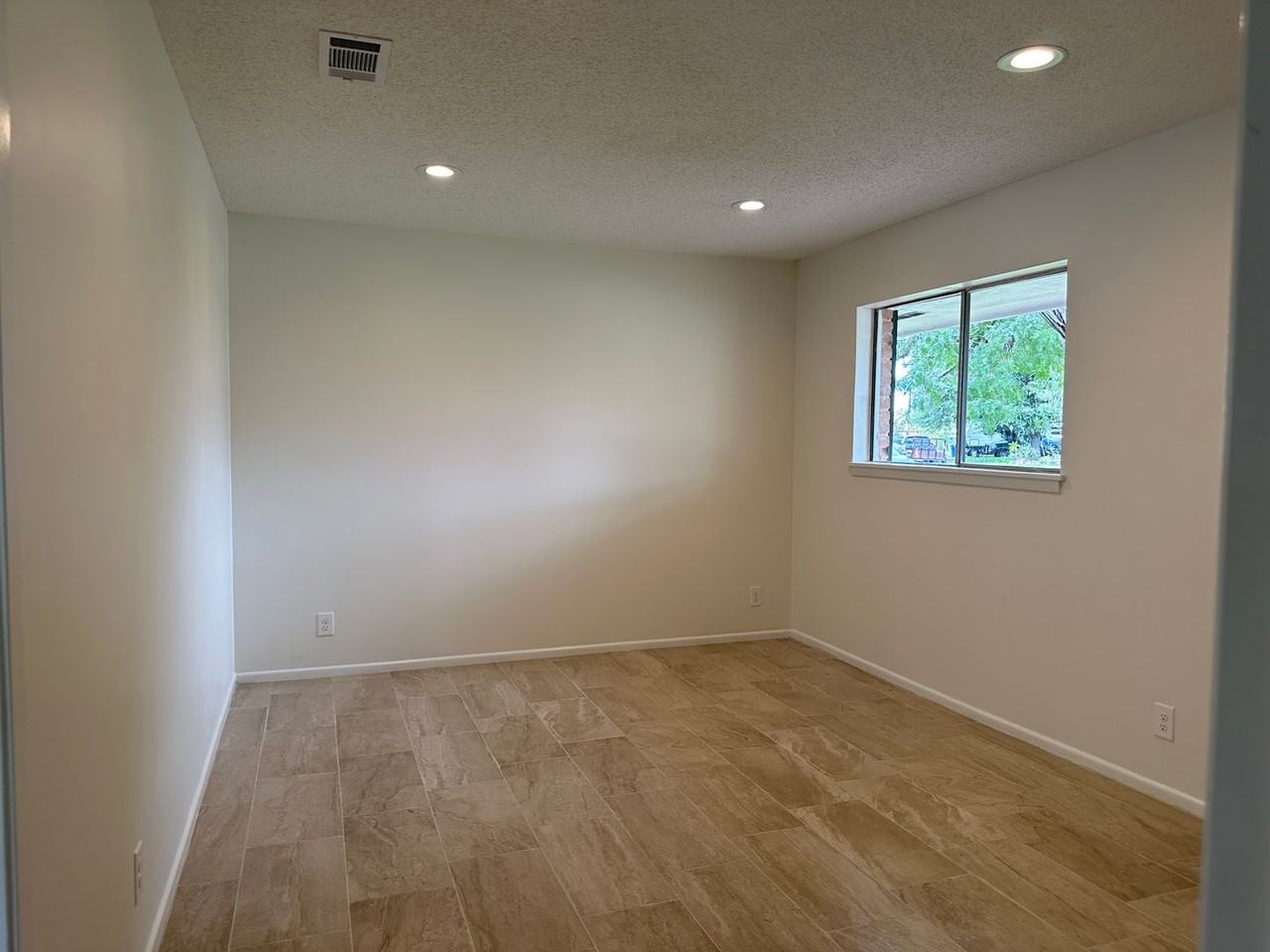 1713 Dallas St - Photo 2 of 15