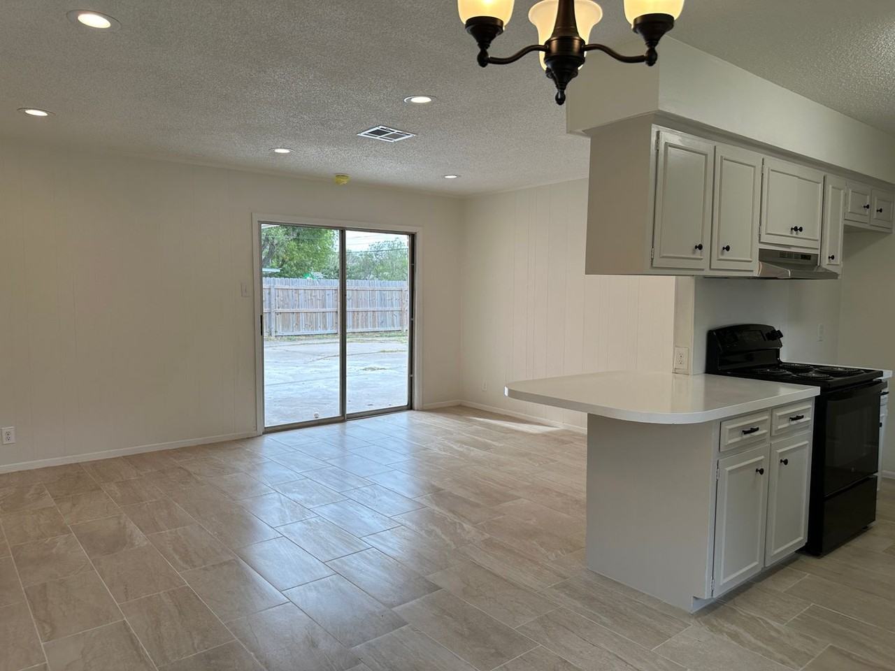 1713 Dallas St - Photo 5 of 15