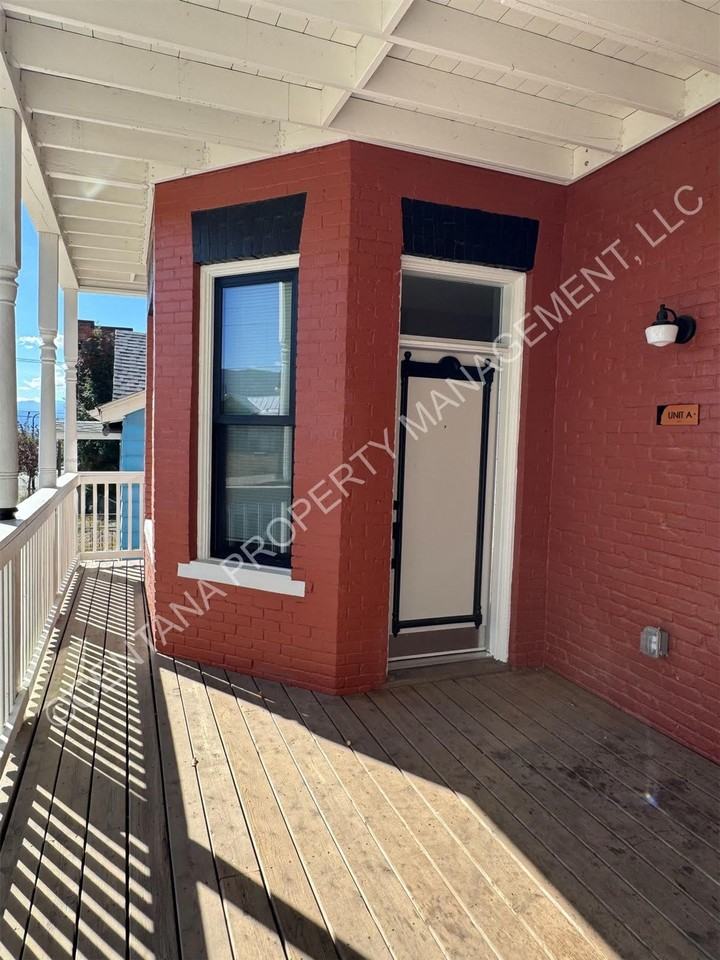 661 S Main - Photo 3 of 5