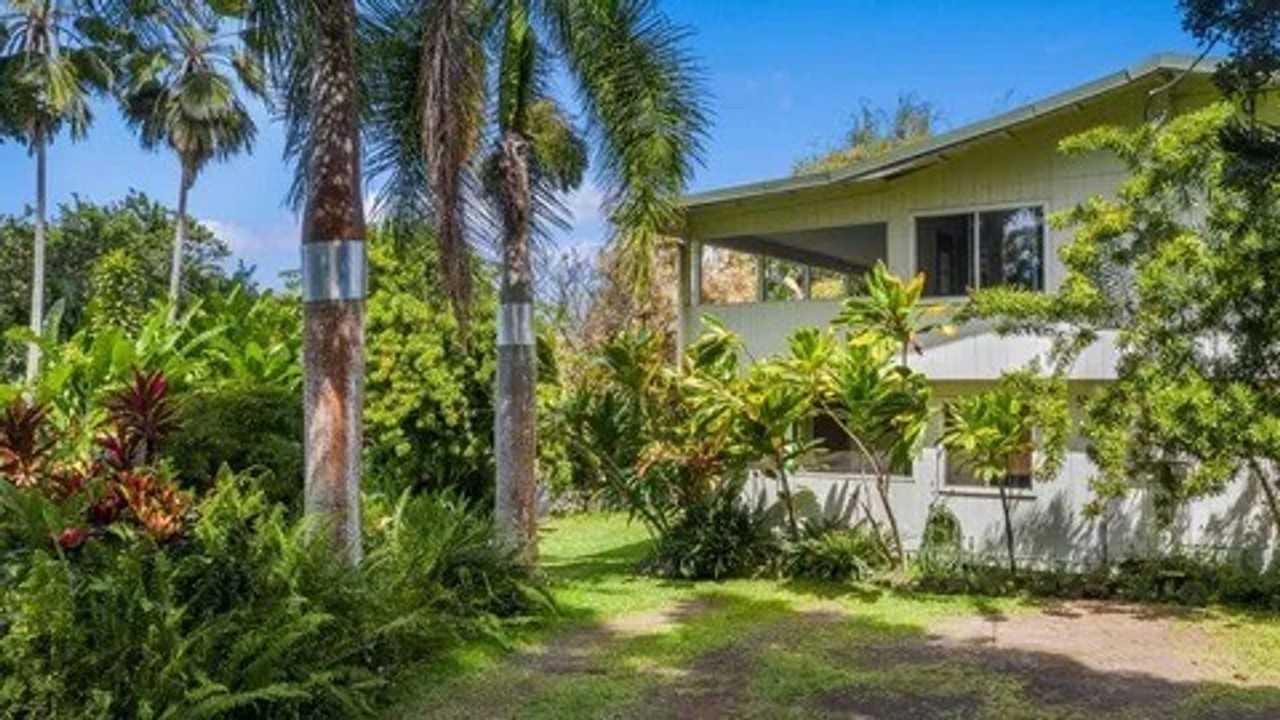 Tropical 3 Bedroom Retreat on Coffee Farm in Kealakekua - Photo 2 of 37