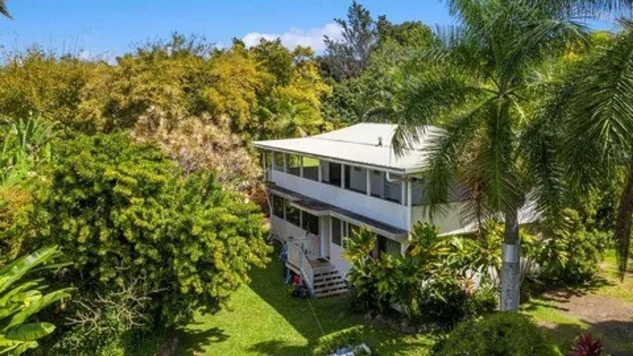Tropical 3 Bedroom Retreat on Coffee Farm in Kealakekua - Photo 3 of 37