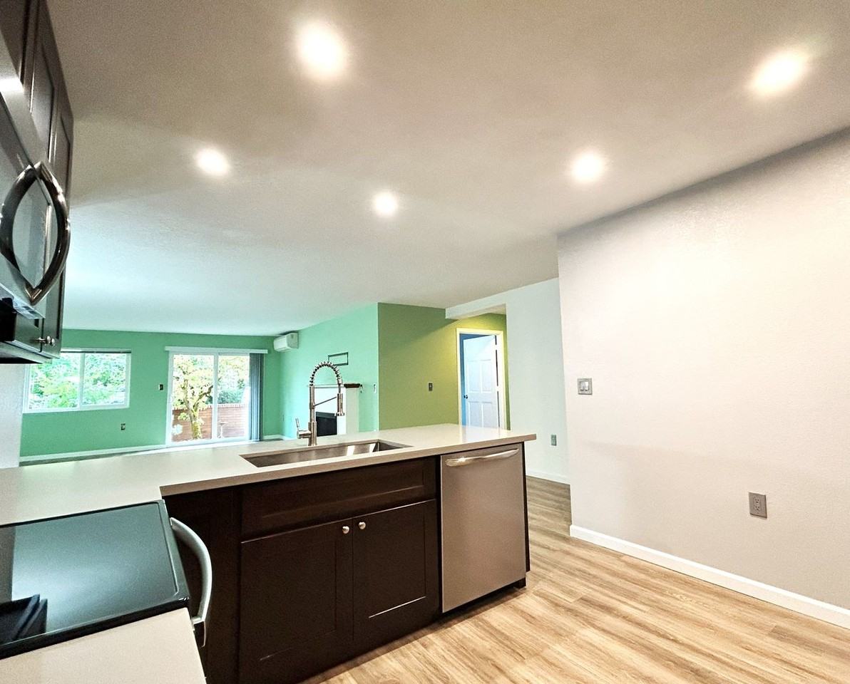 909 N I St #111 - Photo 2 of 15