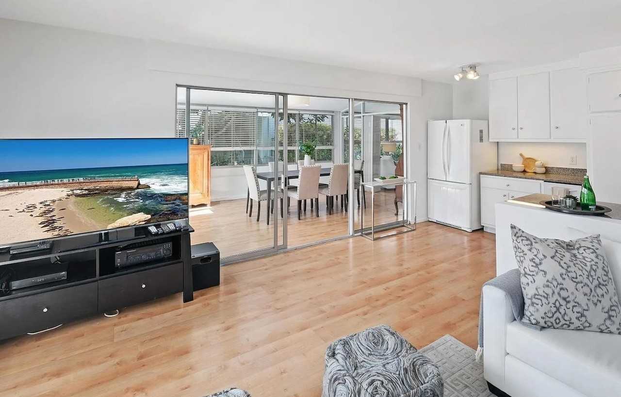 2364 Torrey Pines Rd - Photo 2 of 15