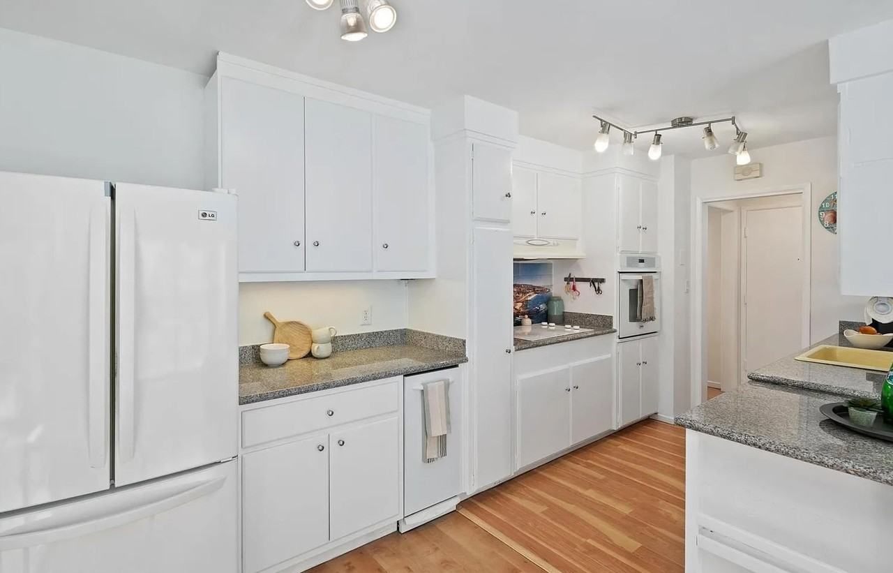 2364 Torrey Pines Rd - Photo 3 of 15