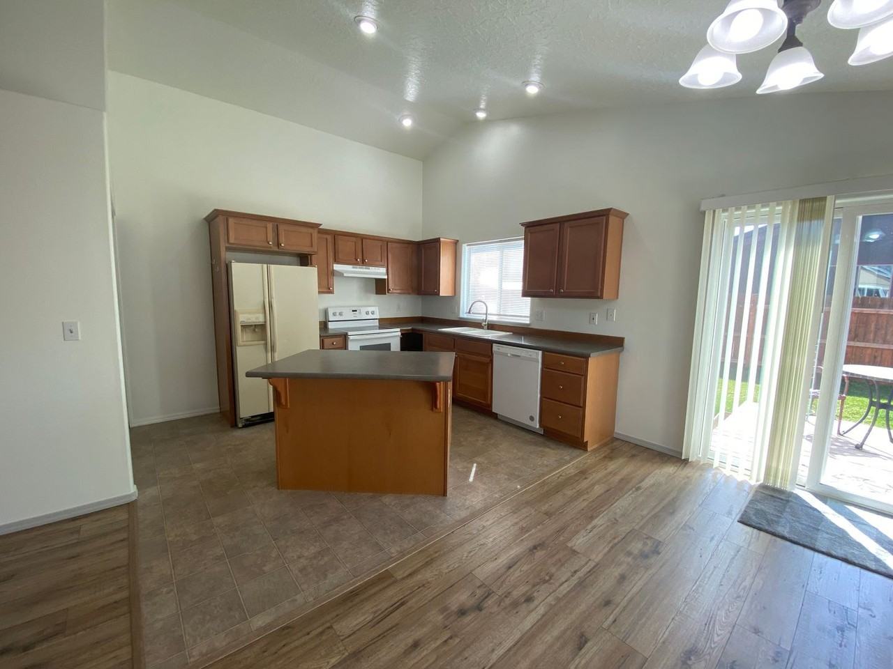 16415 Cassidy Ct - Photo 2 of 22