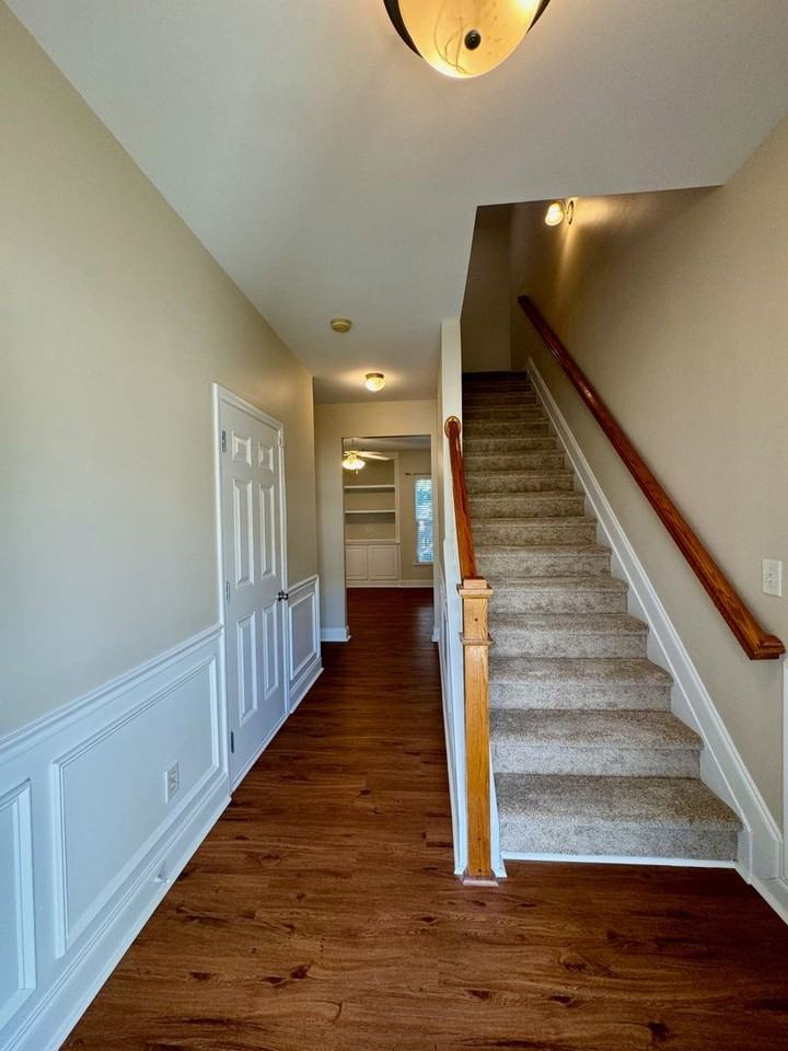 309 Old Stable Dr - Photo 4 of 23