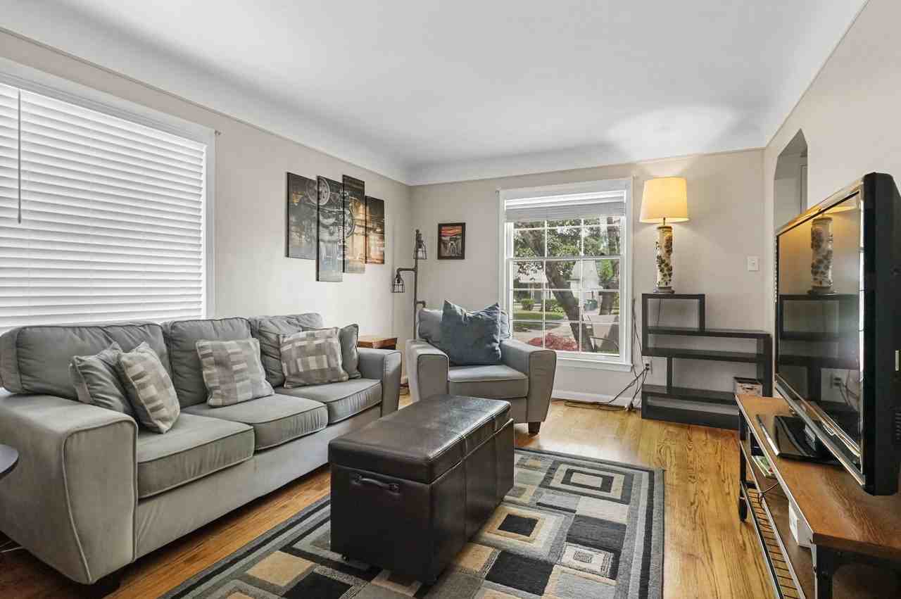 1821 Ardmore Ave - Photo 5 of 28