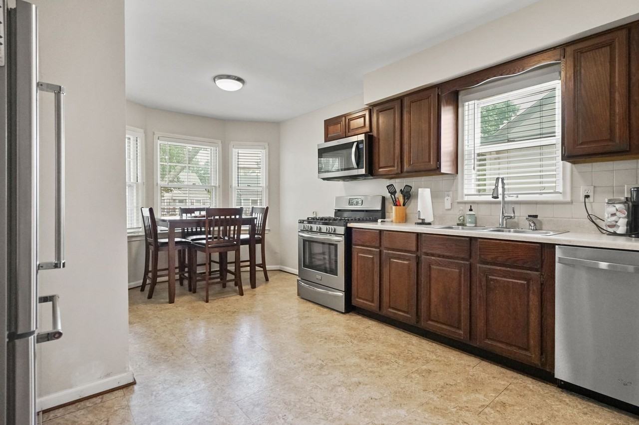 1821 Ardmore Ave - Photo 6 of 28