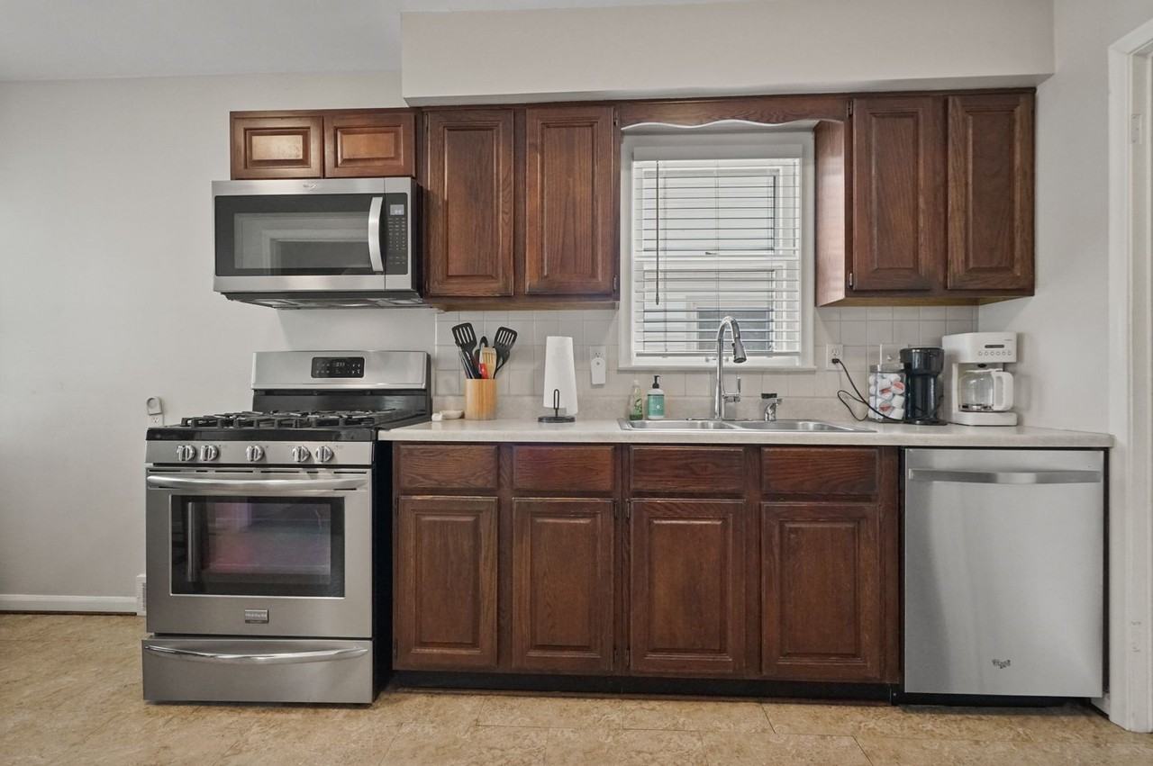 1821 Ardmore Ave - Photo 7 of 28