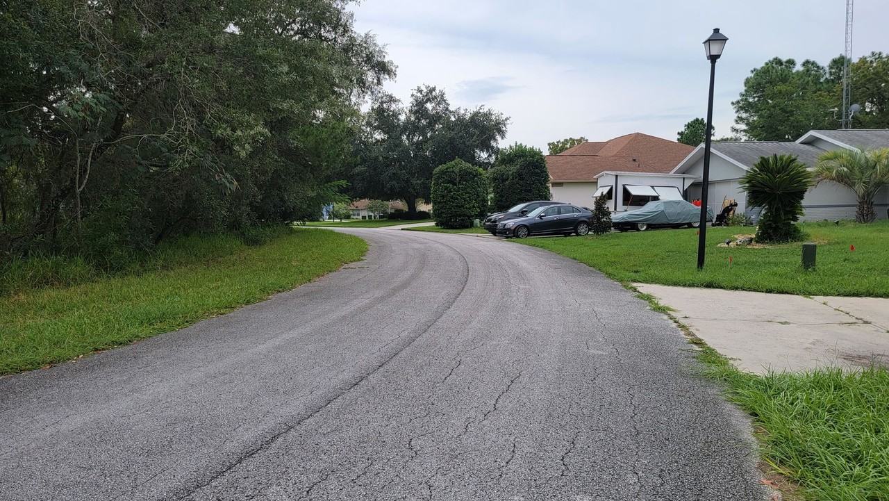 11 Carnation Ct E - Photo 2 of 20