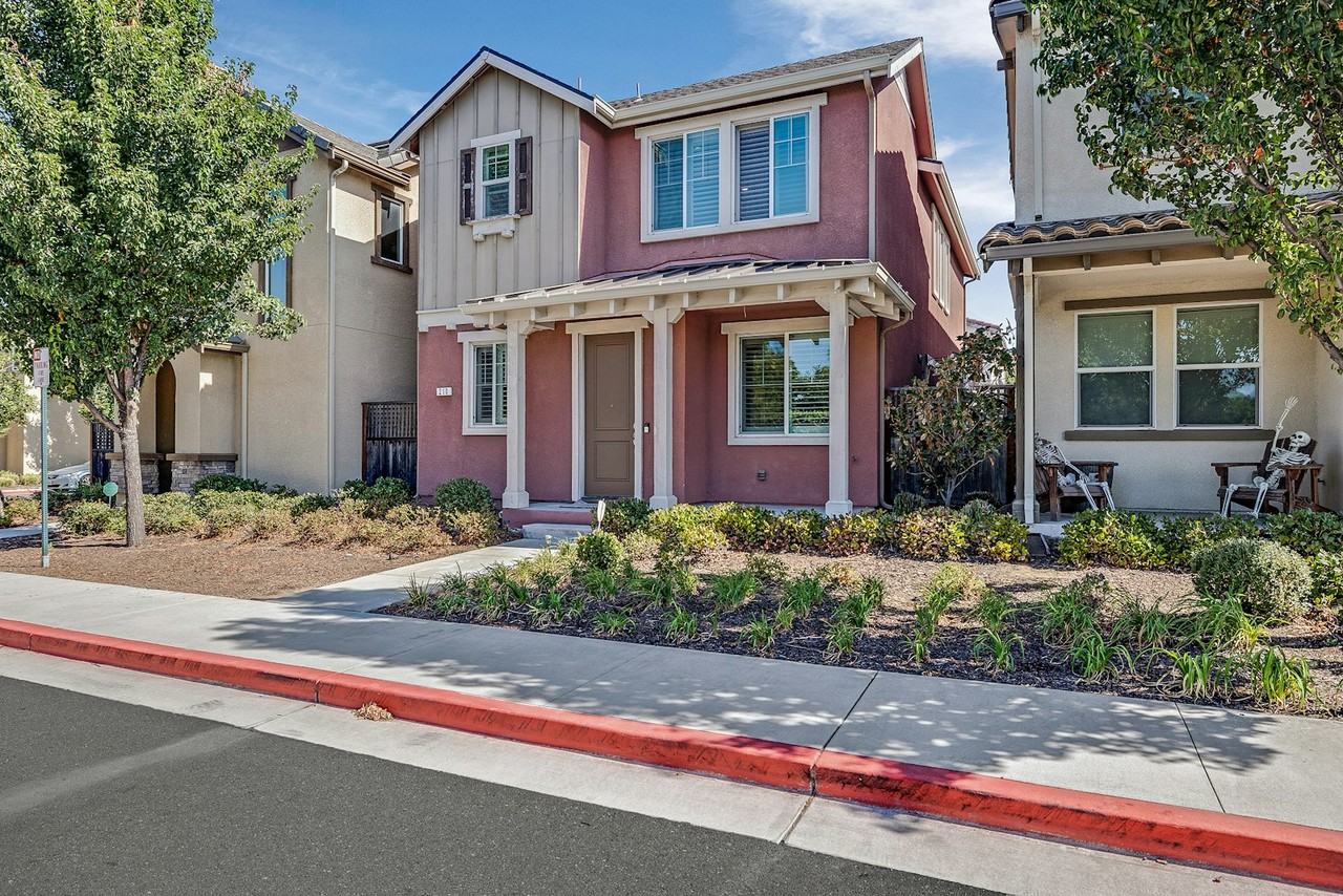 210 Stratus Common - Photo 3 of 34