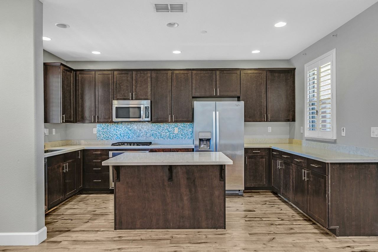 210 Stratus Common - Photo 7 of 34