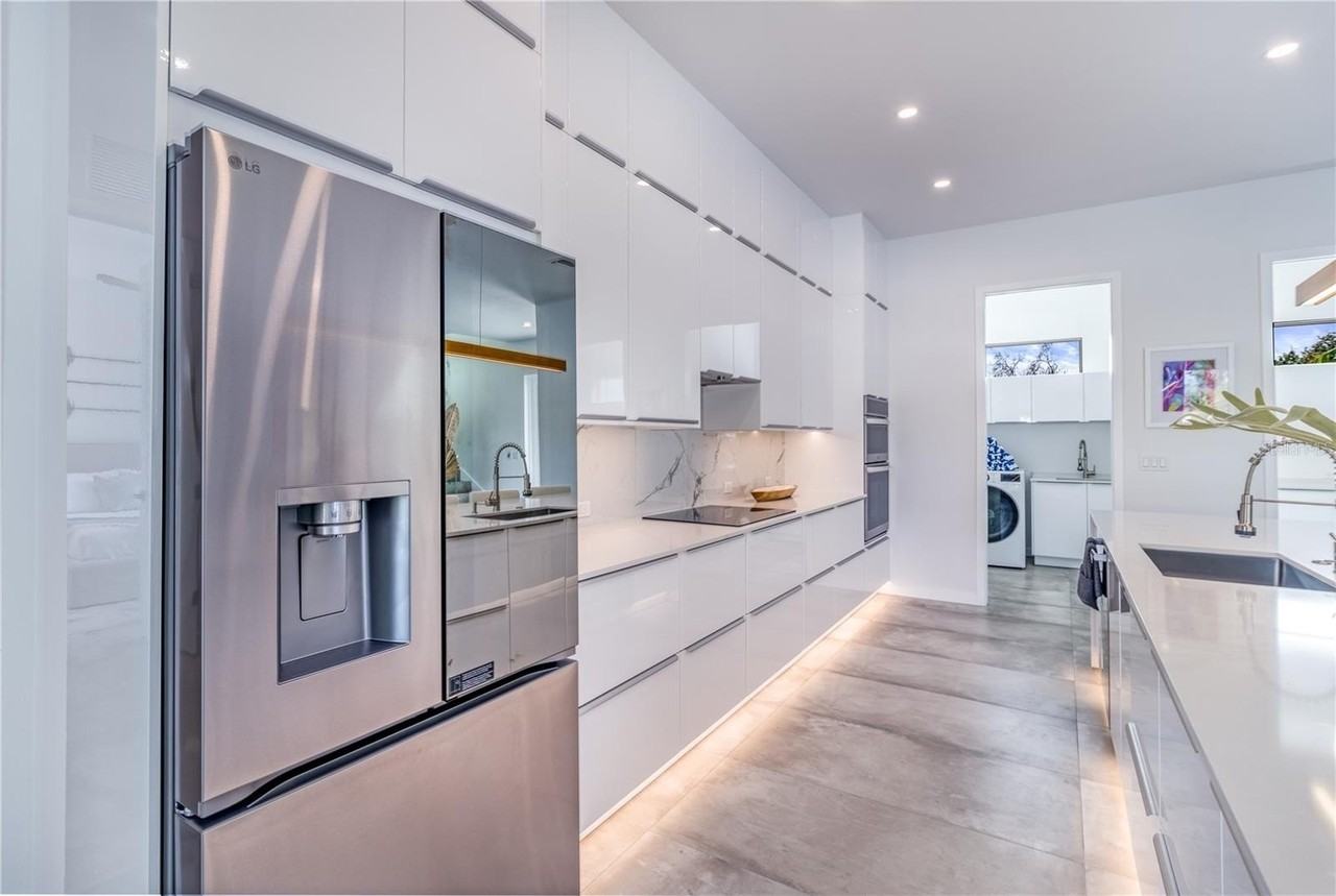 2585 Clematis St - Photo 5 of 39