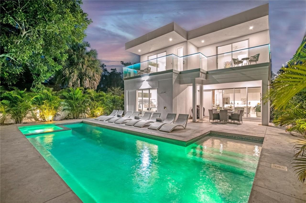 2327 Hillview St - Photo 2 of 48