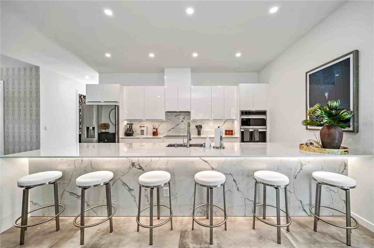 2327 Hillview St - Photo 3 of 48