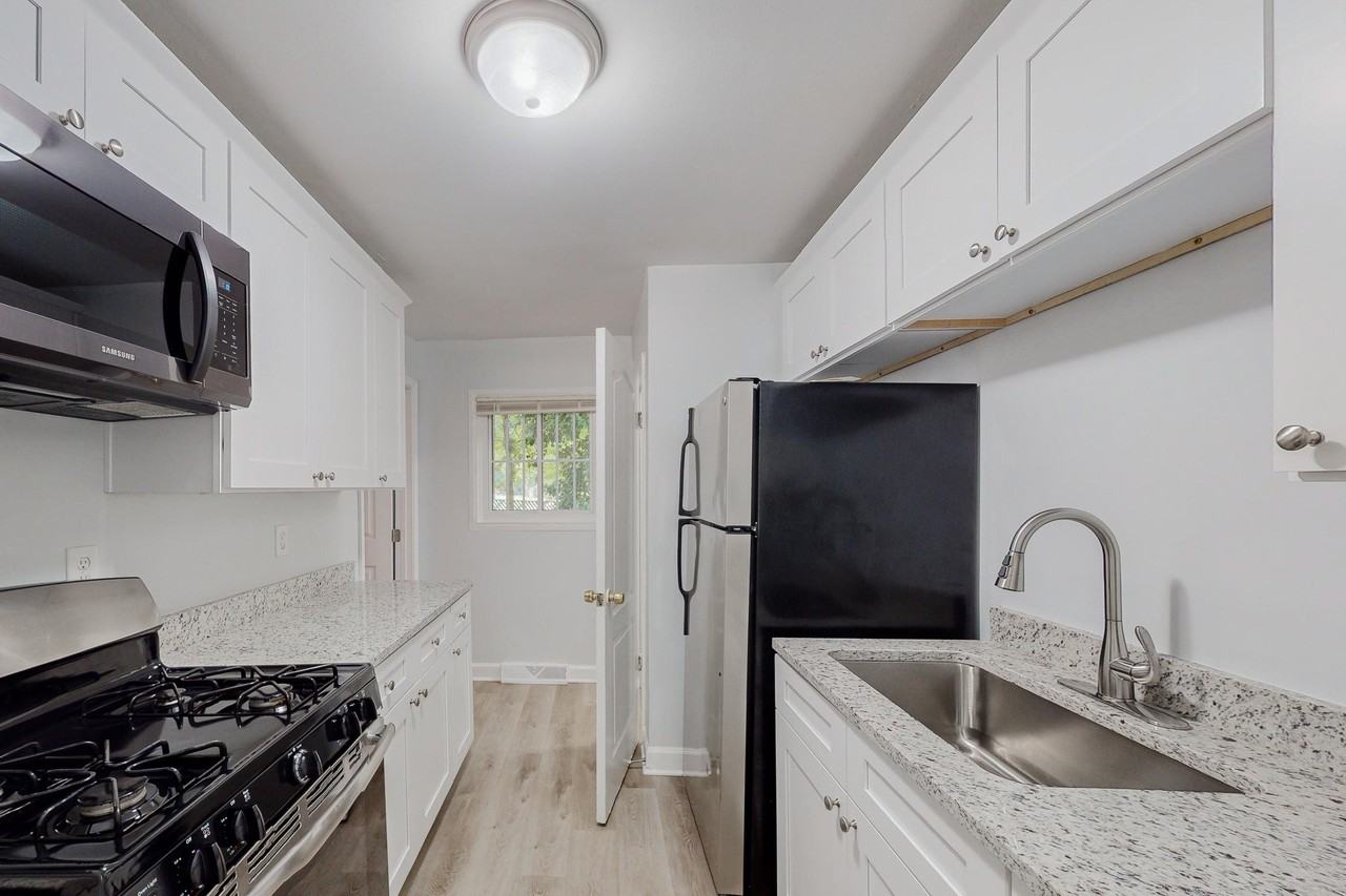 Candlelight Ln Sw - Photo 3 of 9