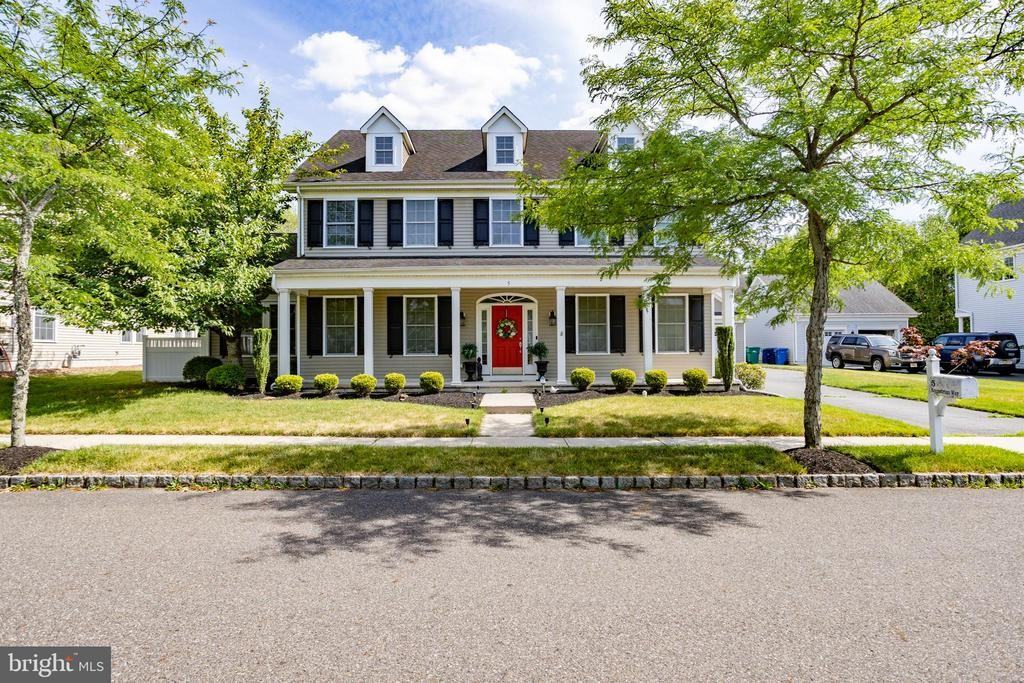 5 Equestrian Way - Photo 2 of 35