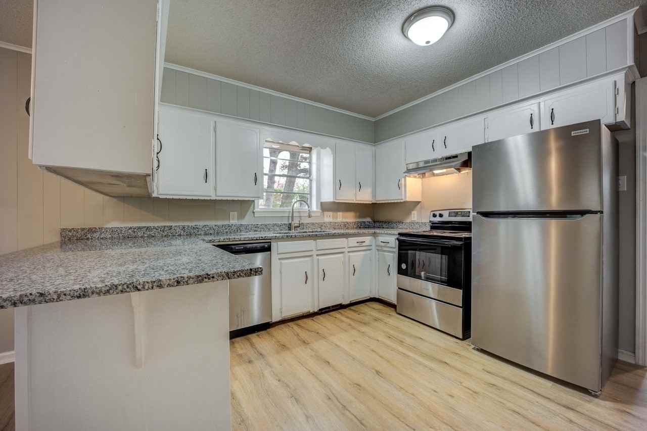 3801 S 32nd Cir - Photo 2 of 26