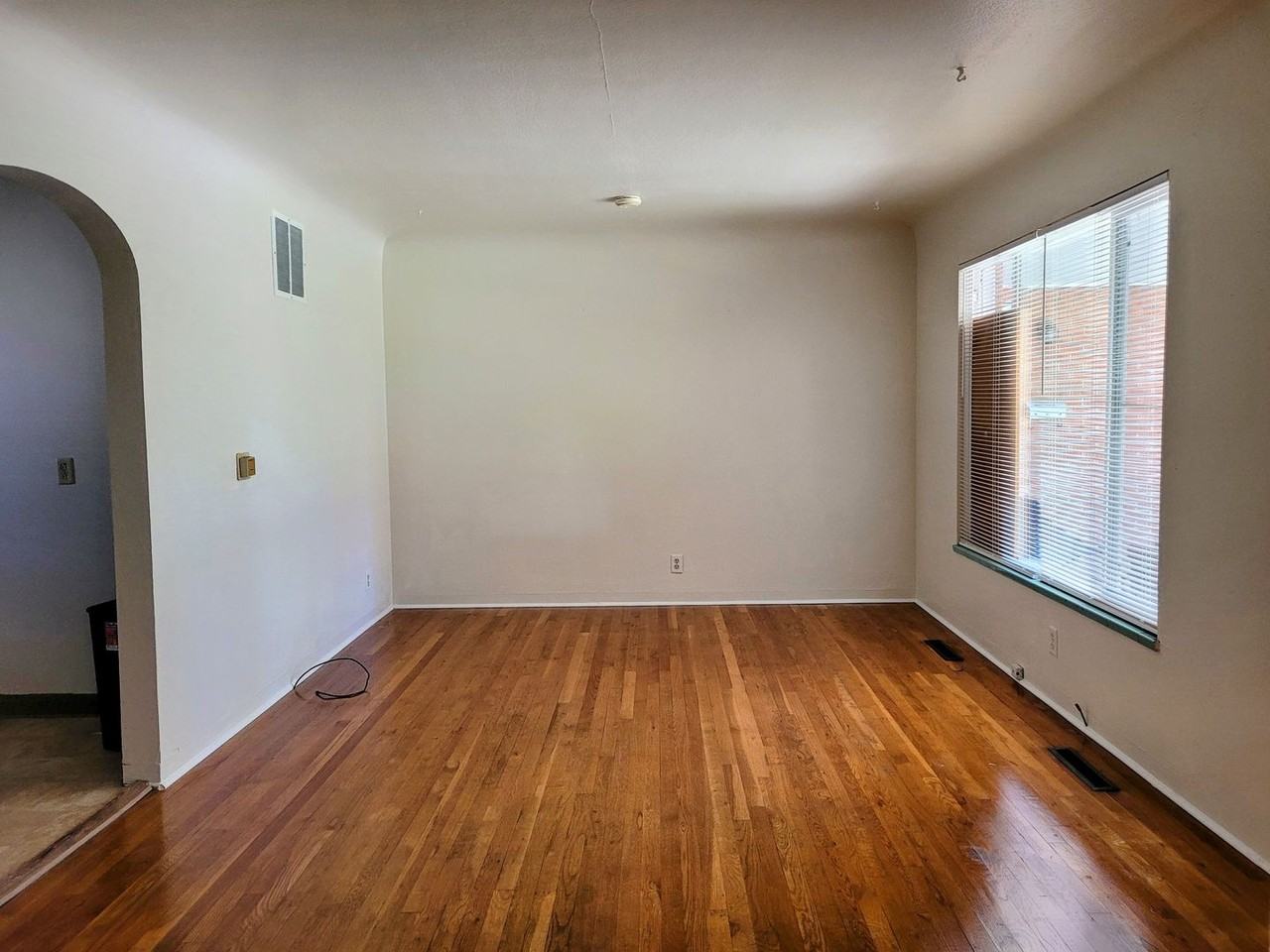 304 N 10th St - Photo 3 of 13